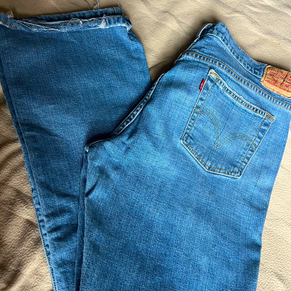 Women’s Levi jeans